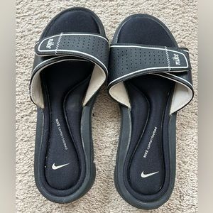 Nike Comfort Footbed Womens 8 Black White Slip On Slide Lightweight Sandals